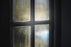 Beschlagene Fenster vermeiden: Praktische Tipps für Ihre Holzfenster
